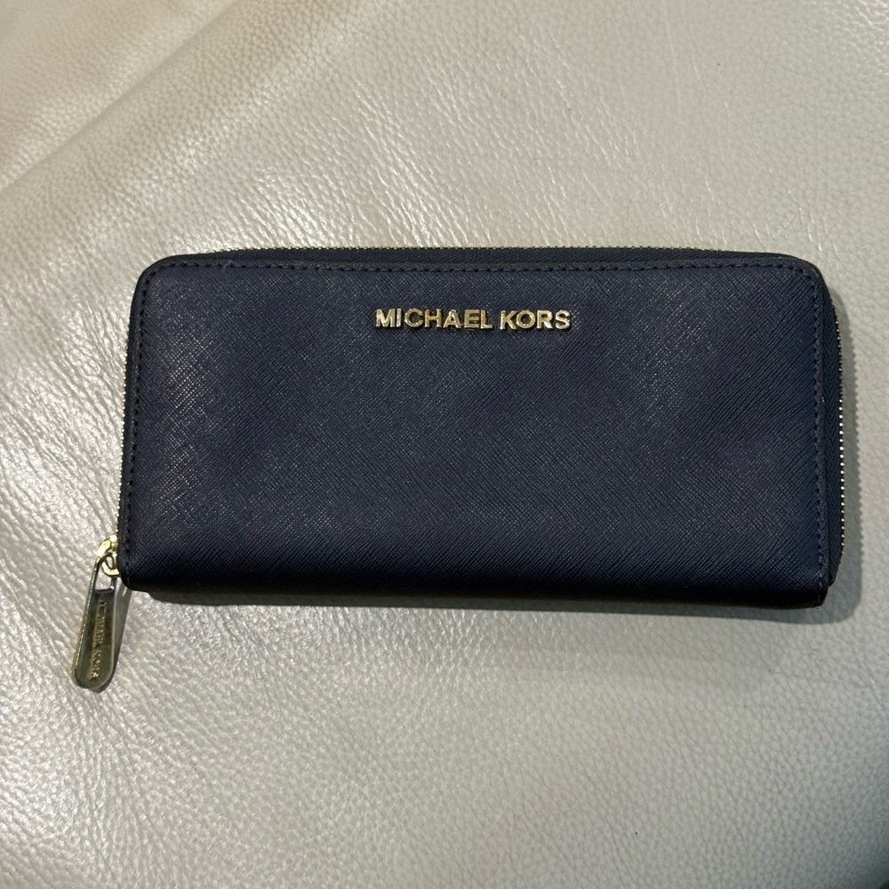 Michael Kors Jet Set Zip Around Continental Wallet NAVY